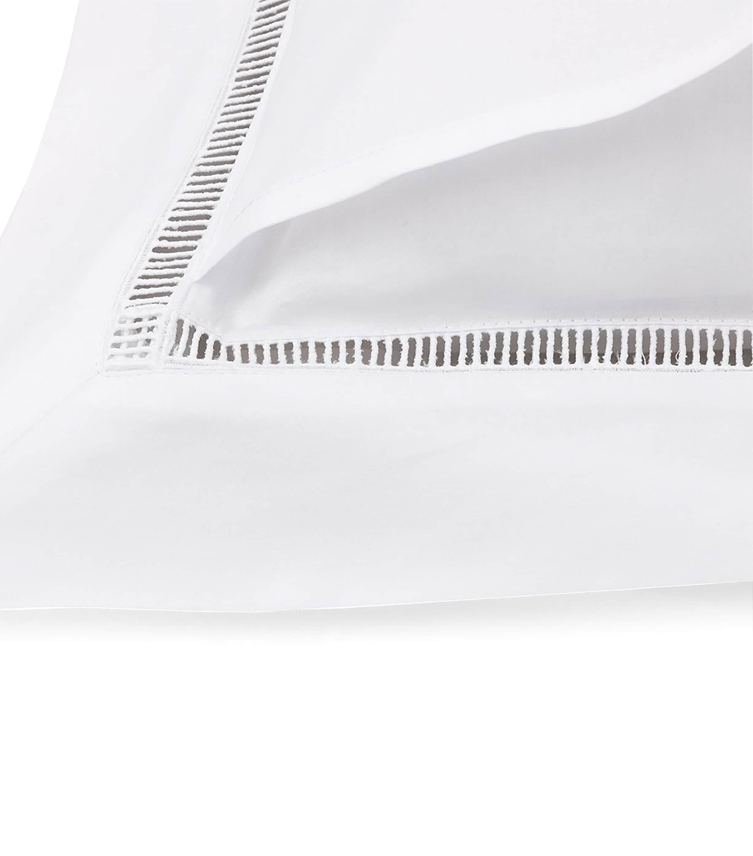 Yves Delorme Colisée Blanc pillowcase 50cm x 75cm (British brand)