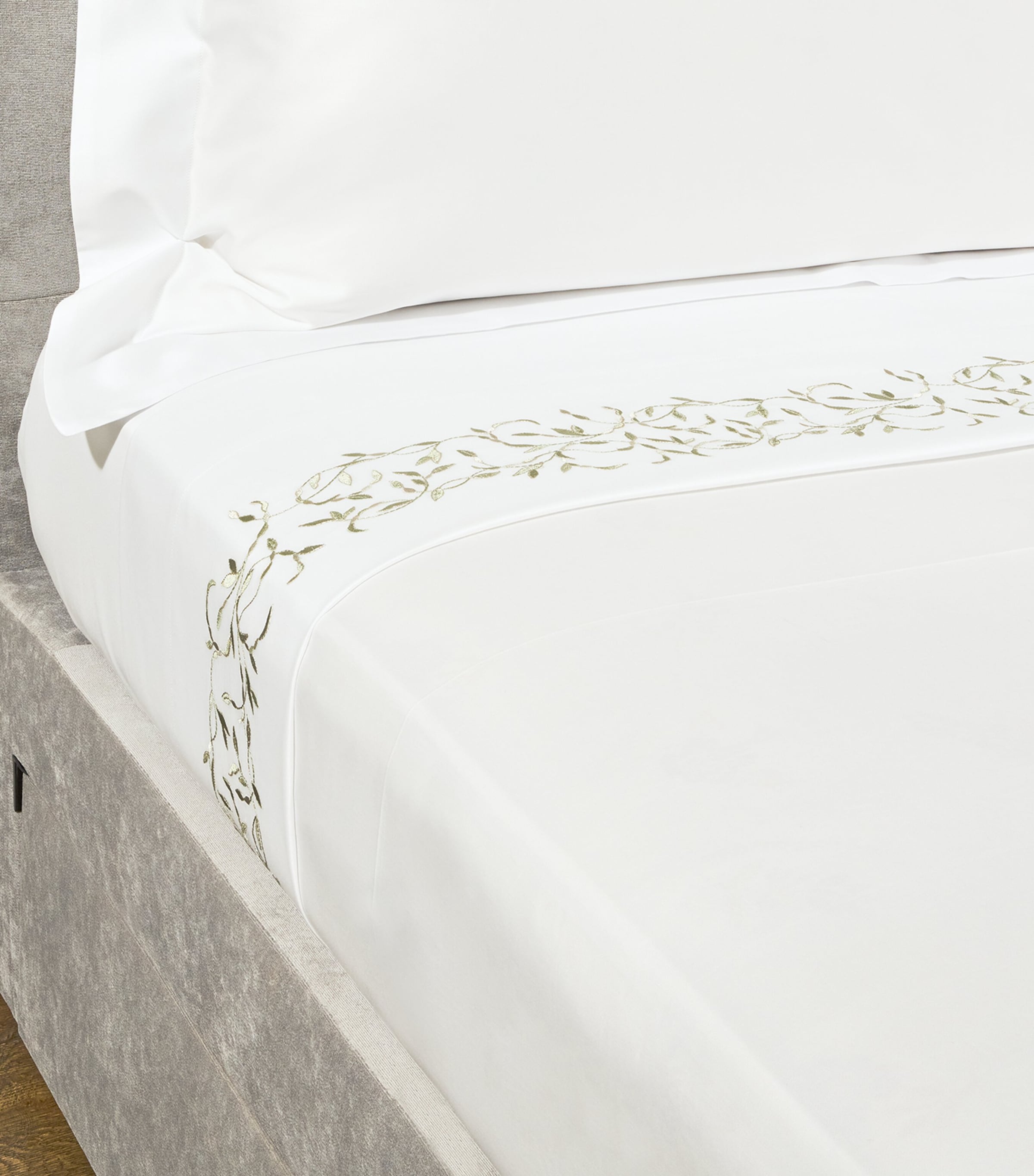 Harrods of London Tresco embroidered flat sheet 300cm x 270cm, UK version