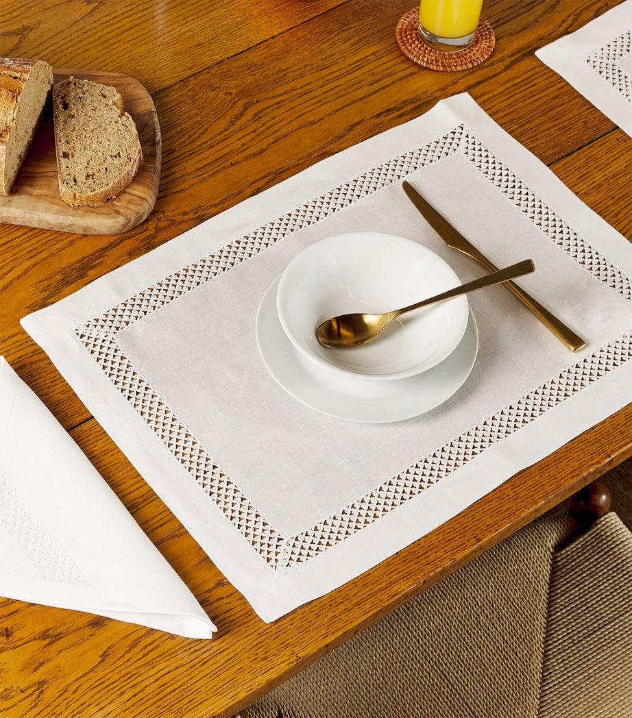 Dea linen embroidered placemat 35cm x 50cm - British product