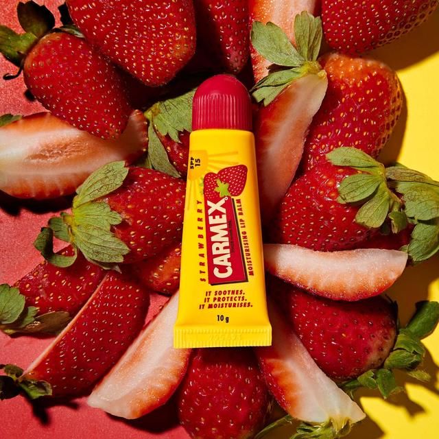 Carmex Strawberry Lip Balm Tube SPF15   10g