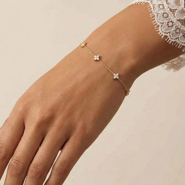MUCHV flower charm bracelet in gold or silver 18cm - British product