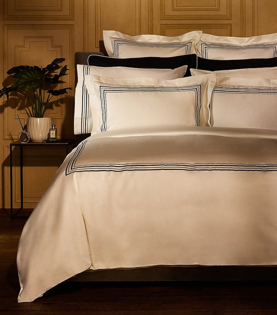 Harrods of London Mayfair Piped Pillowcase Pair 50cm x 75cm, UK version