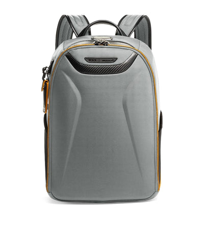 Harrods Elegant Ryggsekk med Karbonfiberdetaljer og USB-port, 43cm x 30.5cm x 14cm - Kjøp online hos McGrocer
