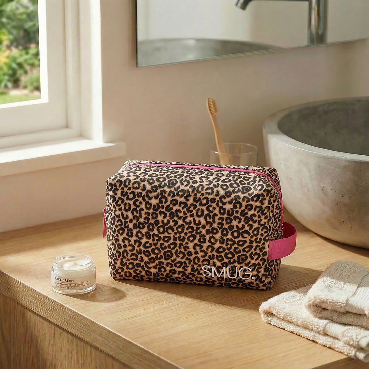 Wash bag 25x13x17 cm larger capacity - British product