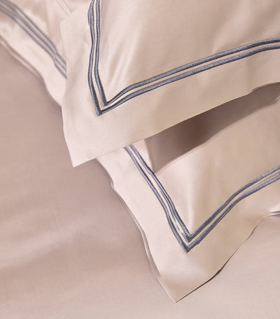 Harrods Doppelbettbezug aus ägyptischer Baumwolle mit gestickten Streifen, 200cm x 200cm - Online bei McGrocer kaufen