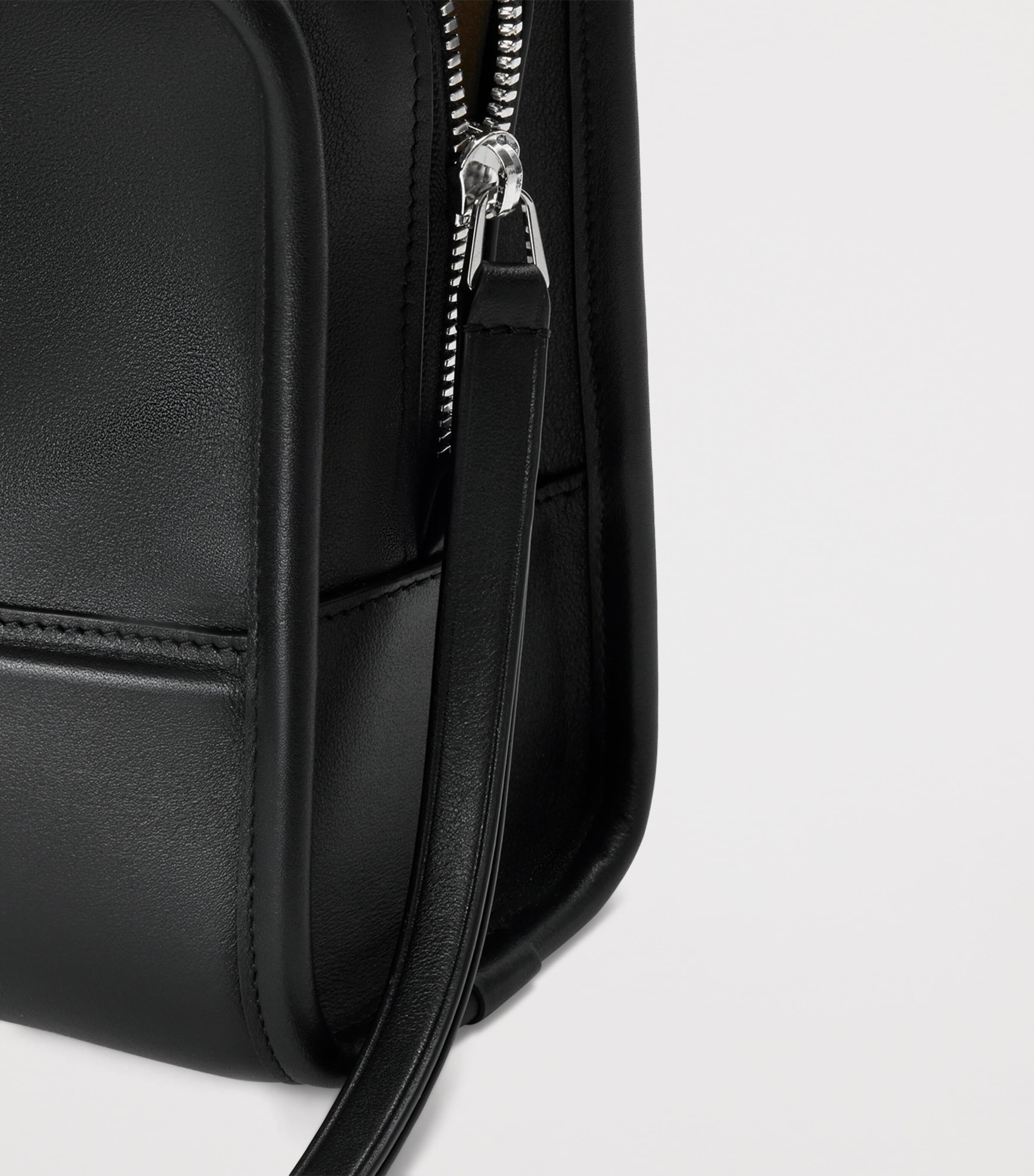 LOEWE Amazona 180 top-handle bag calfskin (British brand)