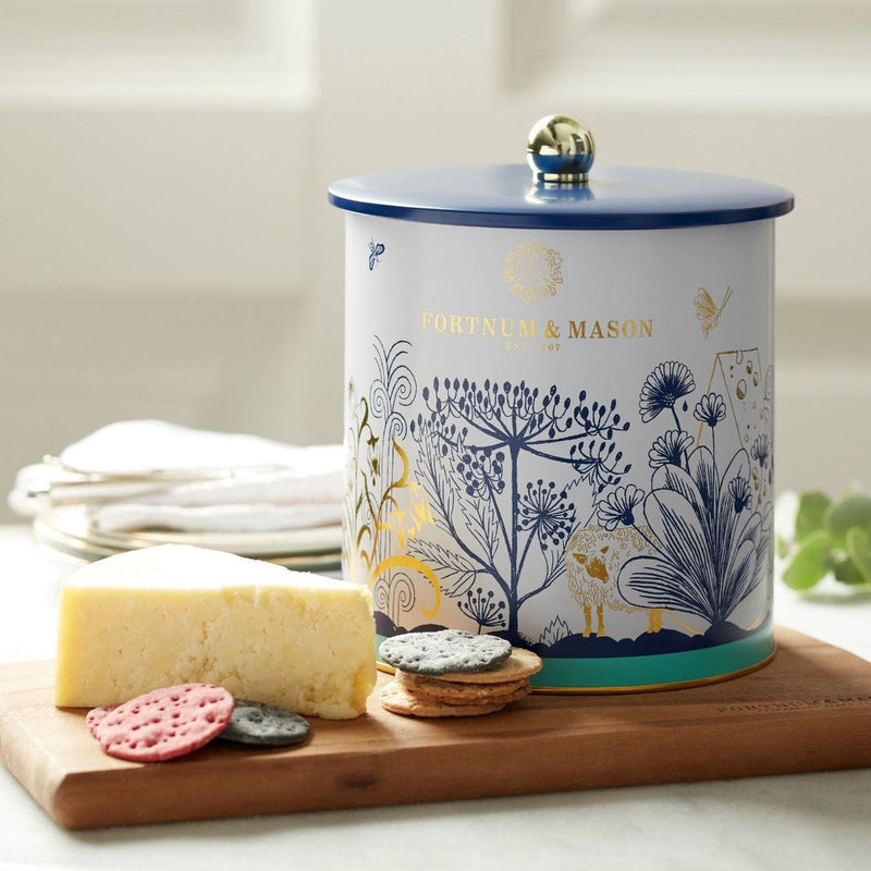 Biscuits for cheese selection tin 400g, four savoury crackers, UK version
