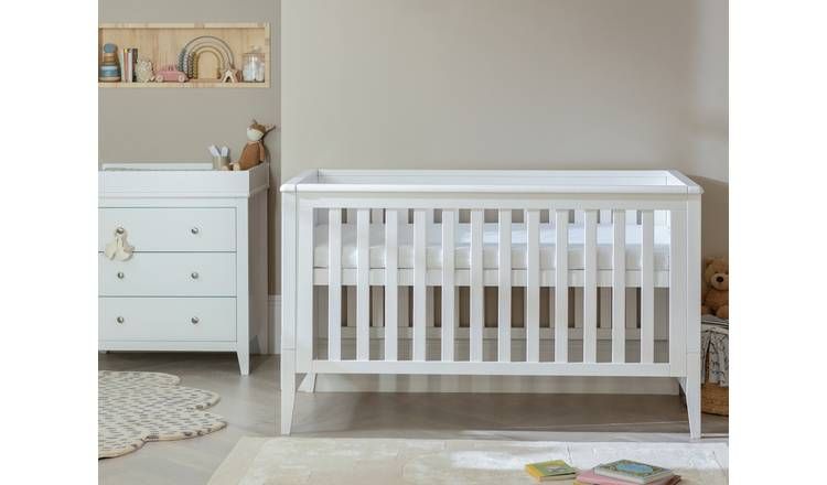 Cuggl Canterbury Cot Bed With Mattress - White