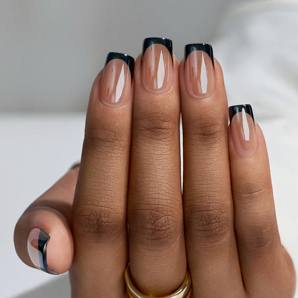 House of Amor Ma Damn press on nail set, UK version