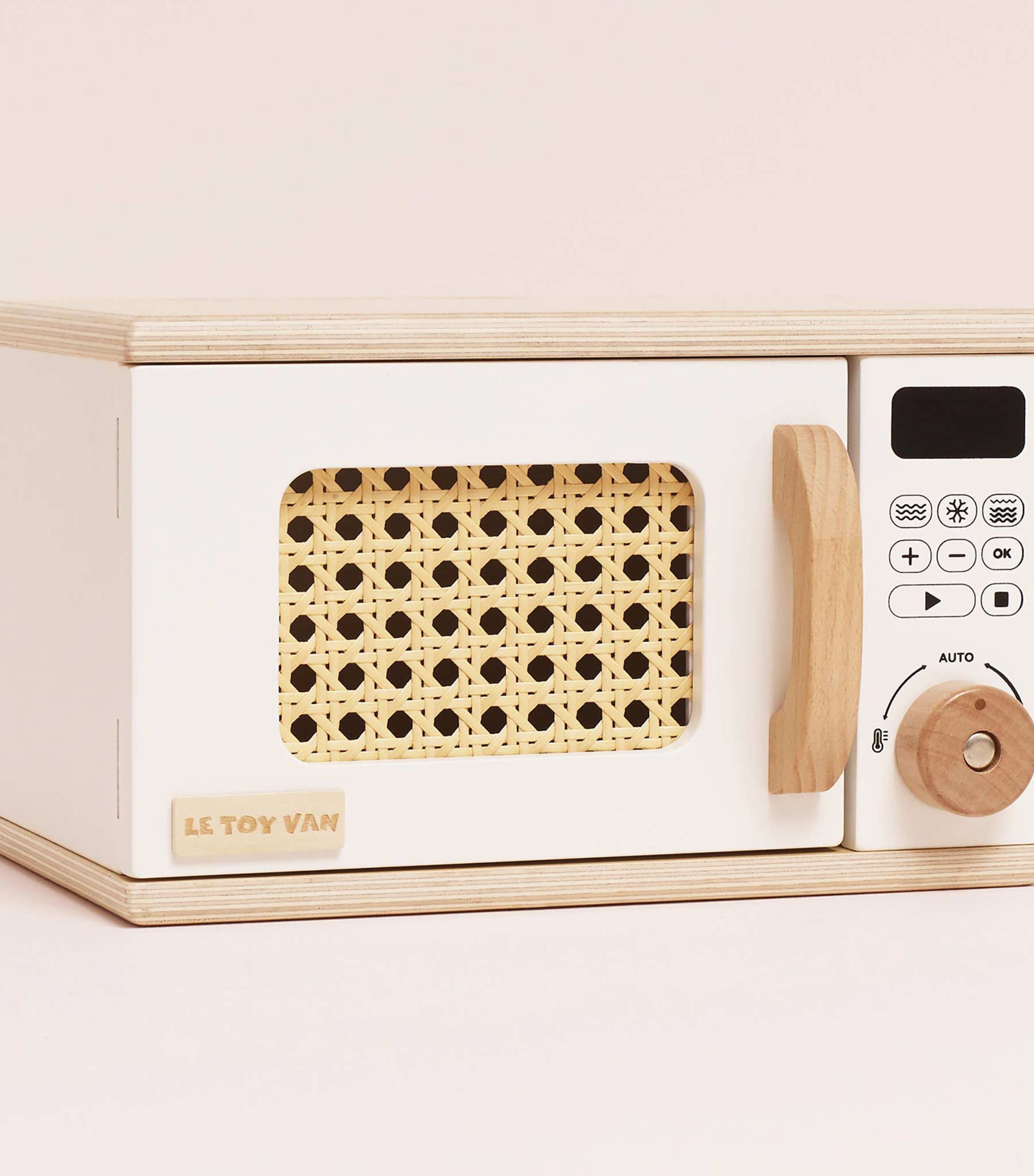 Le Toy Van wooden microwave toy with rotating plate - British product