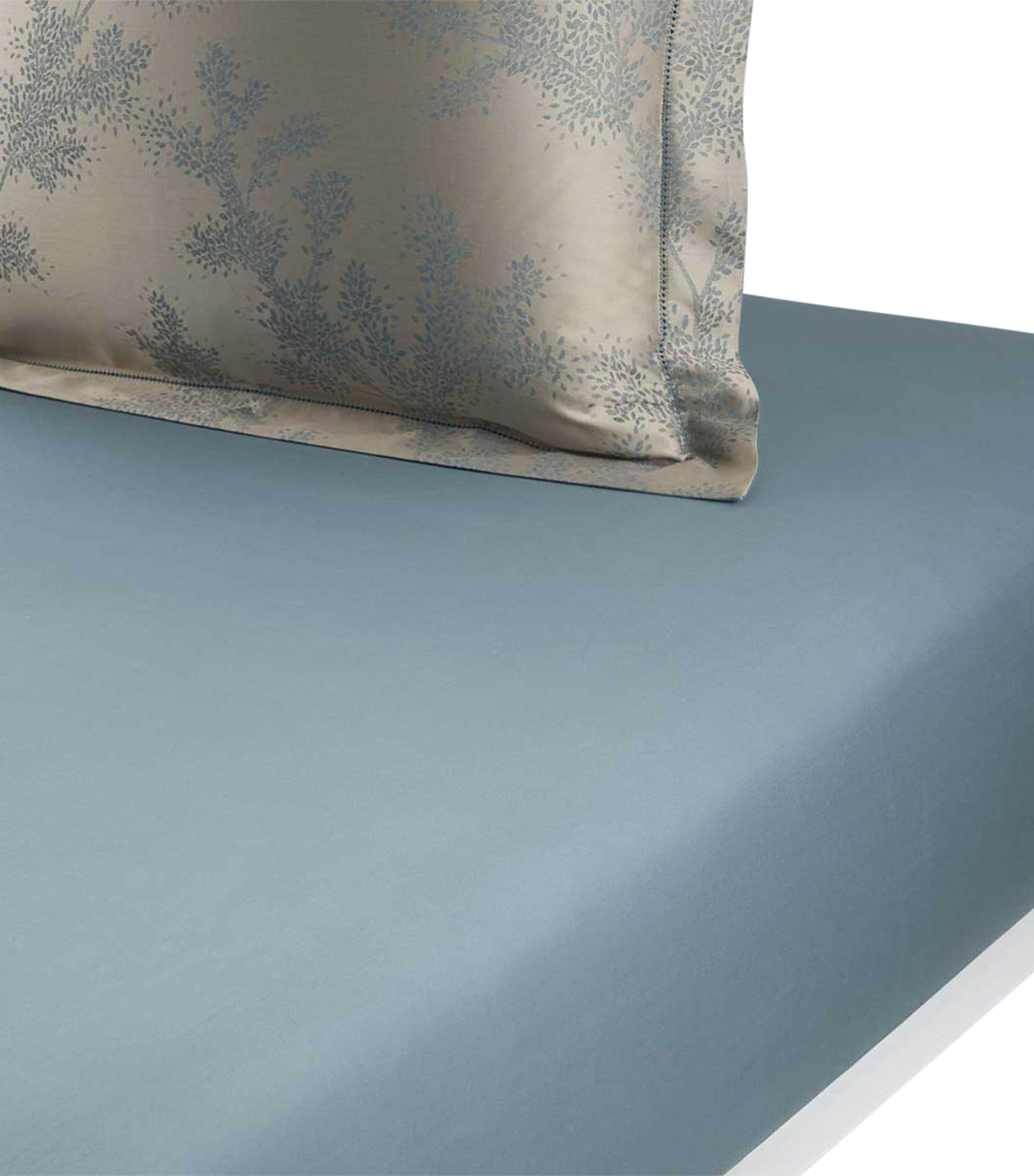 Yves Delorme double fitted sheet in organic cotton sateen, 135cm x 190cm (British brand)
