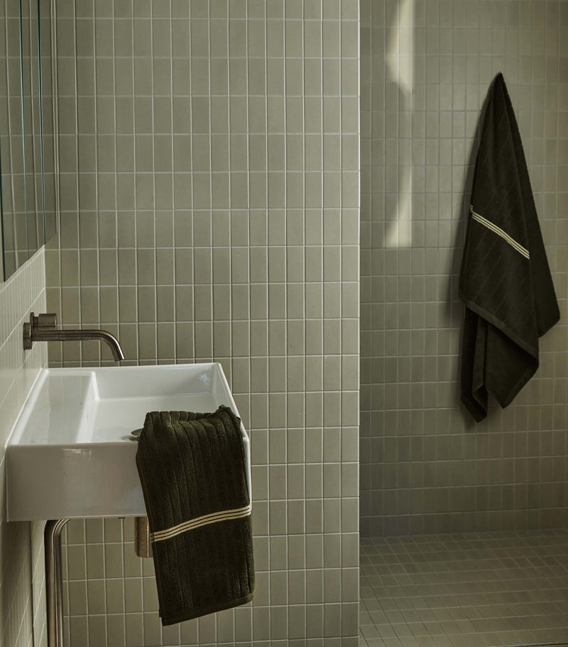 BAINA Emerald hand towel 38cm x 80cm - British product