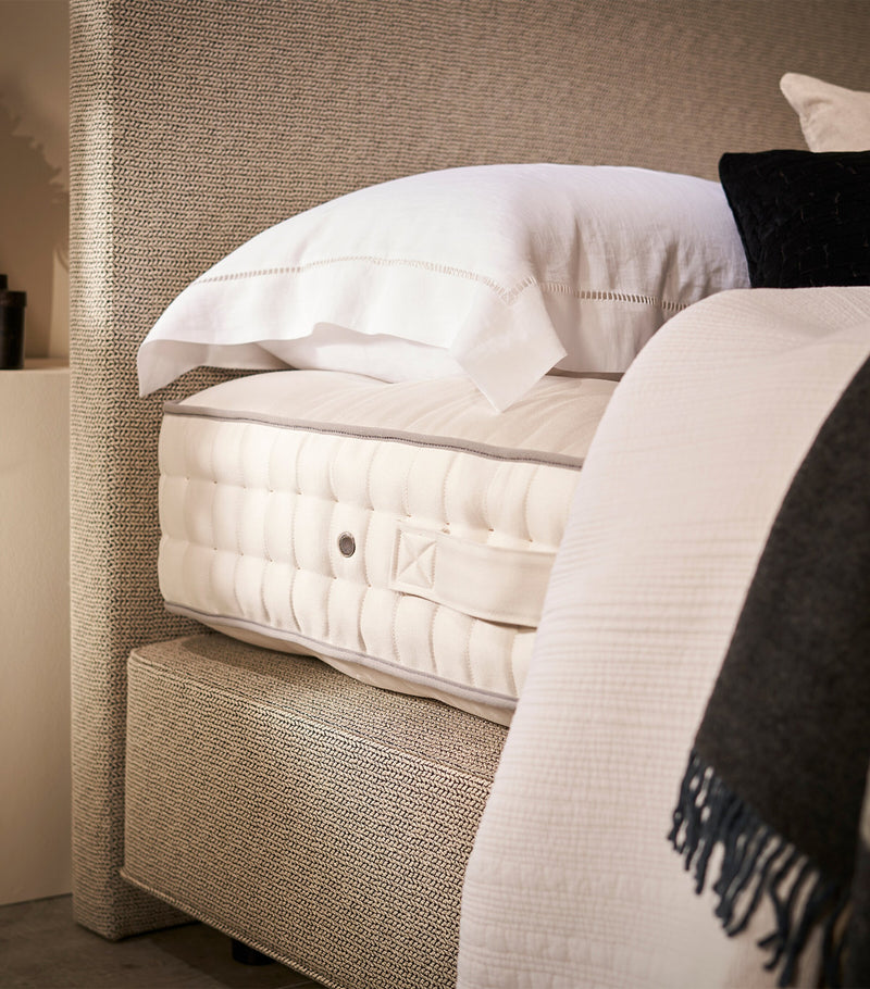 Vispring Medium Herald Superb Mattress (150cm x 200cm)