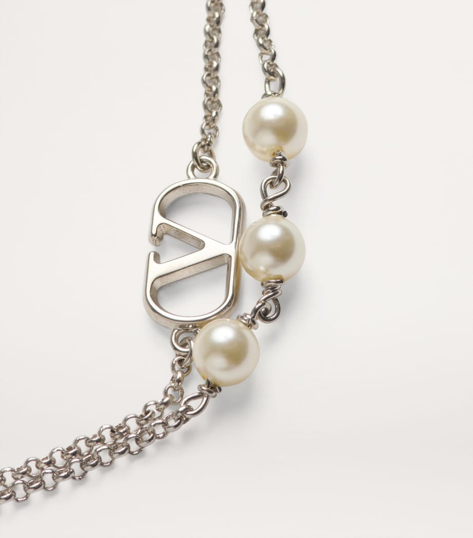 Valentino Garavani faux pearl VLogo bracelet - British product