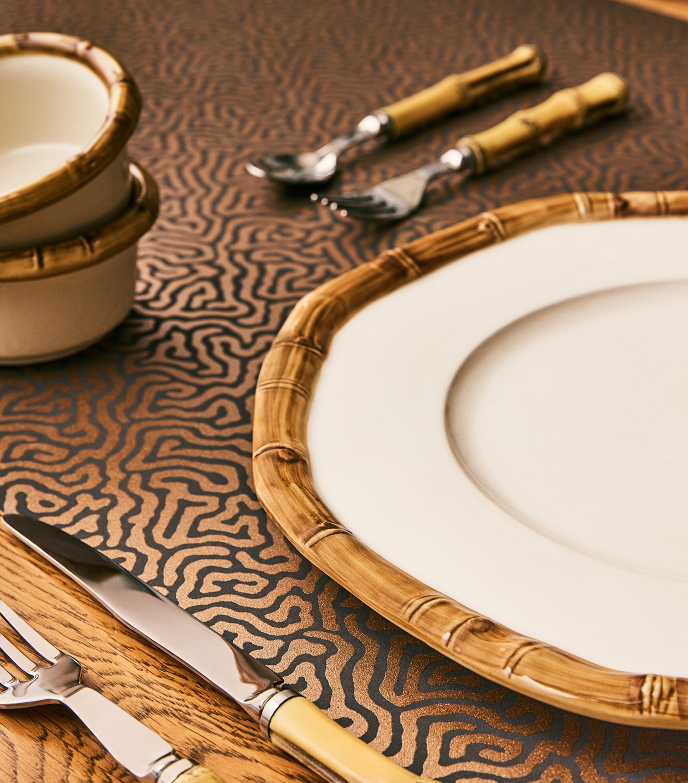 Les Ottomans ceramic bamboo plate 32cm, UK version