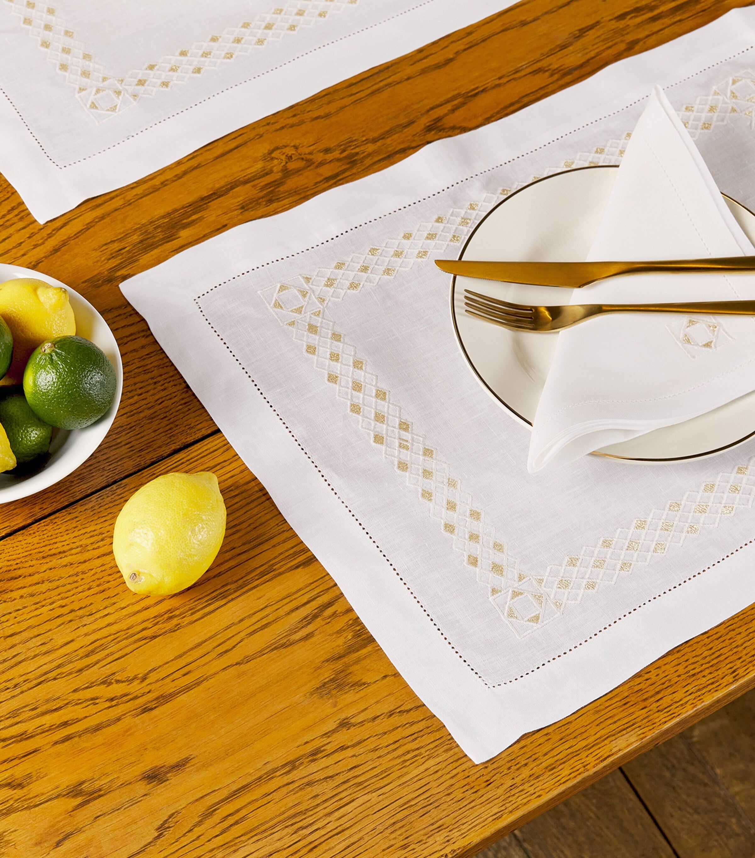 Dea linen embroidered Liri placemat 35cm x 50cm - British product