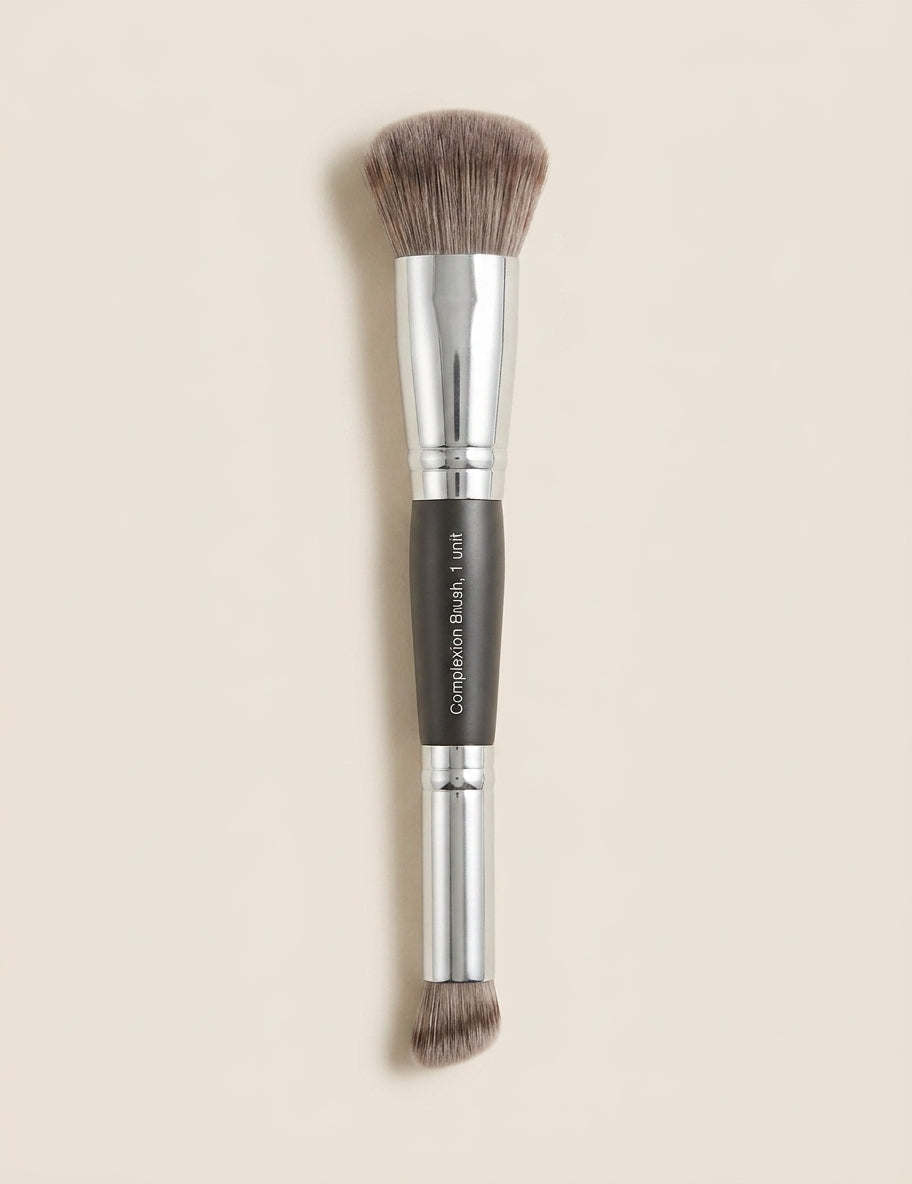 Charlotte Tilbury Hollywood Complexion Brush (British brand)