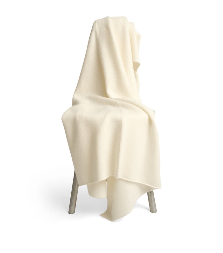 Oyuna Cashmere Silence Throw 190cm x 130cm (British brand)