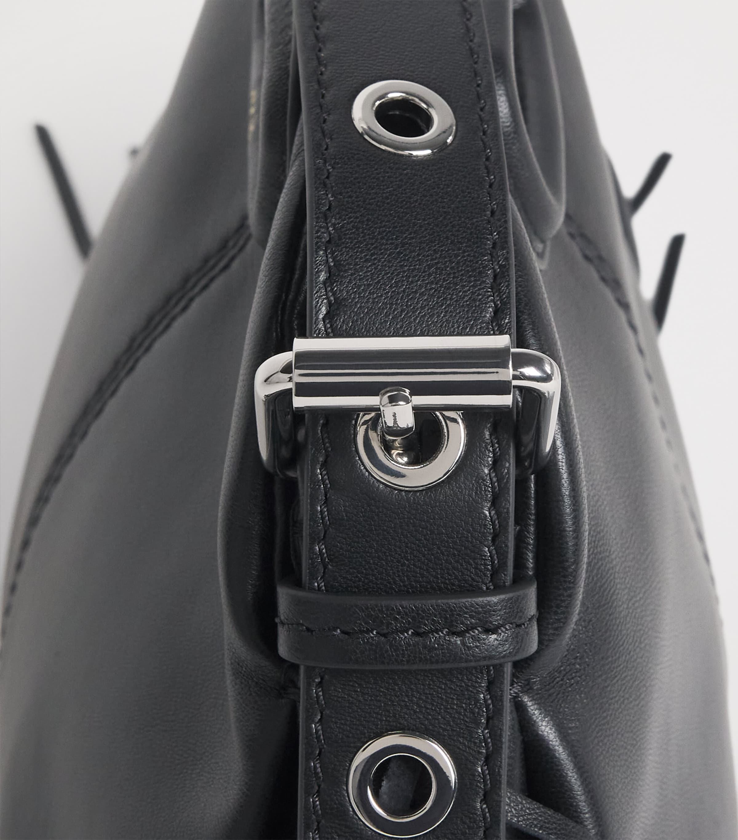 Maje Miss M Mini-Ledertasche mit Fransen-Details, importiert aus Großbritannien