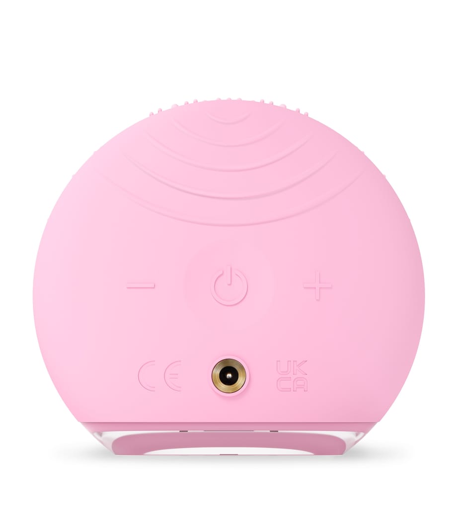 Foreo Luna 4 Play facial cleansing brush - British product
