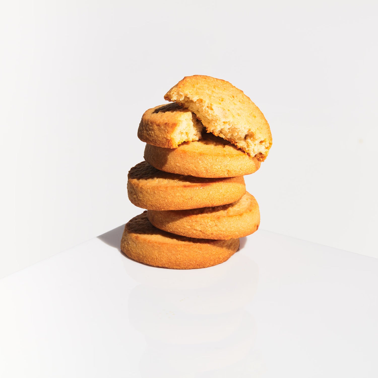 Almond and vanilla cookie 12 pack 360g, imported from the UK