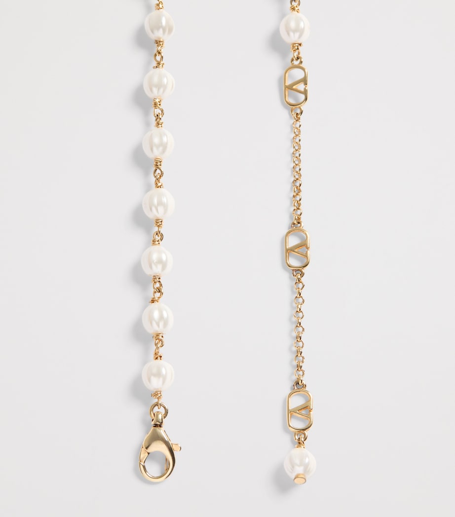 Collier Valentino Garavani VLogo en fausses perles 42cm (marque britannique)