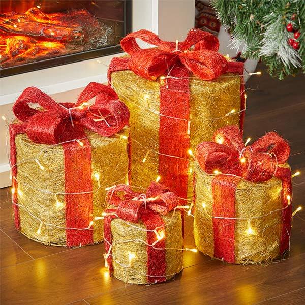 Livingandhome Christmas gift box with LED lights, UK version
