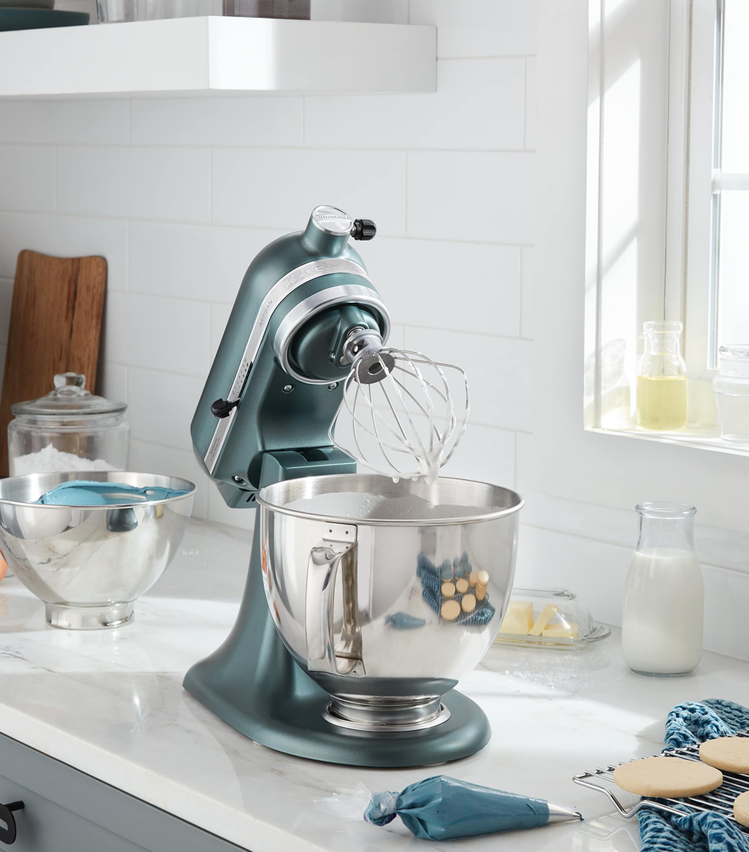 KitchenAid Artisan stand mixer 4.7L, UK version