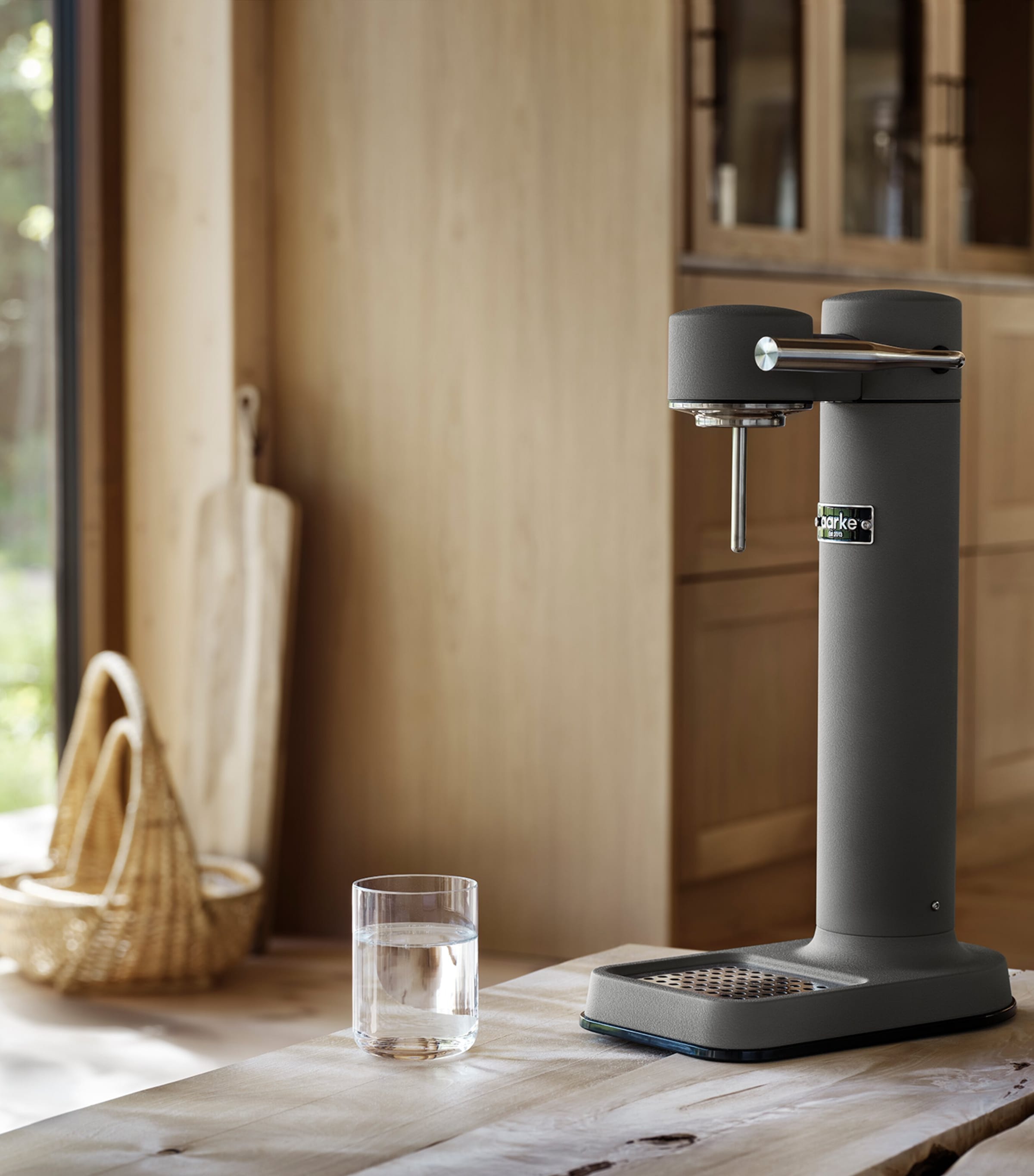 Aarke Pro Carbonator sparkling water maker - British product