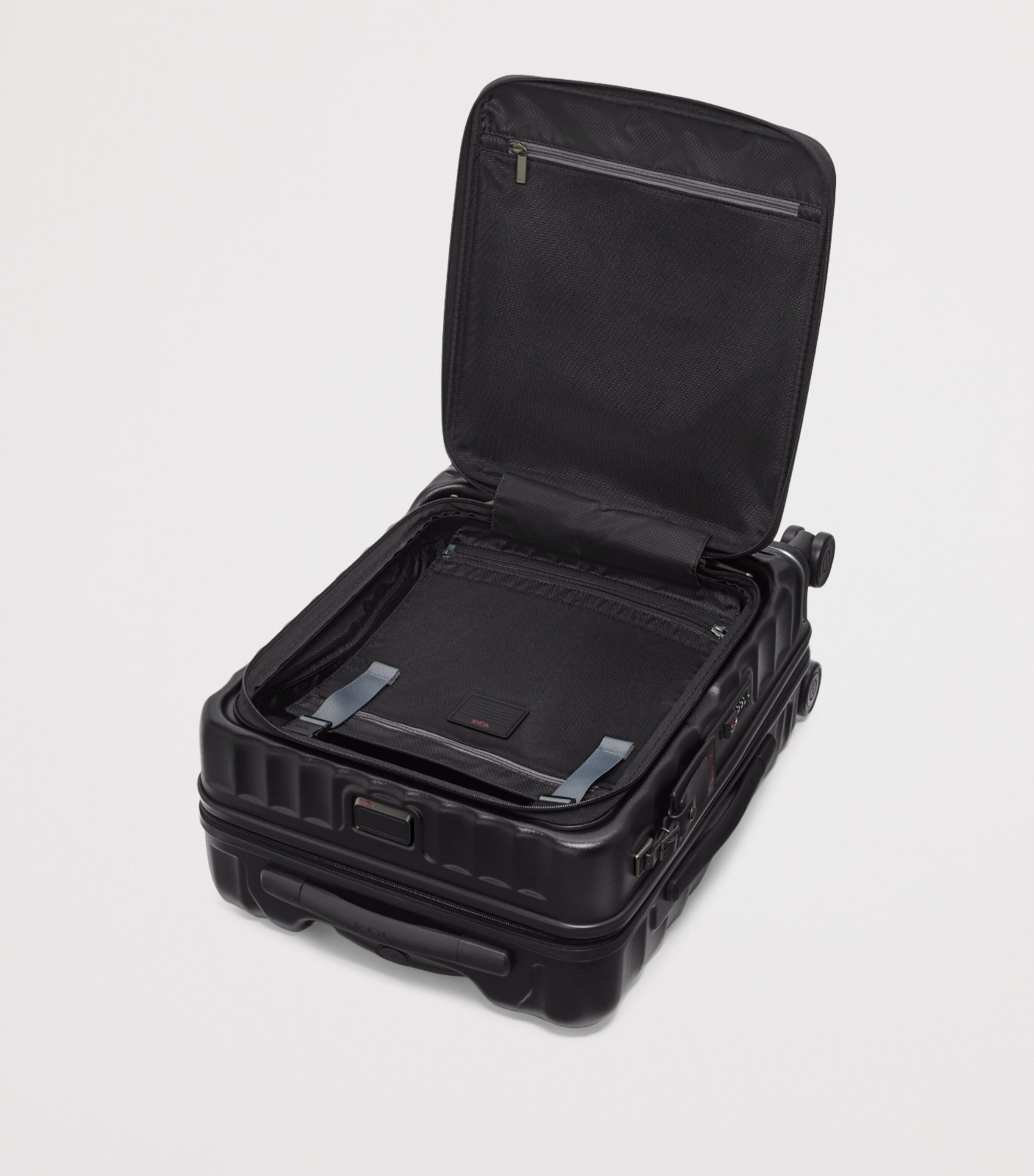 Tumi cabin suitcase 55cm (British brand)