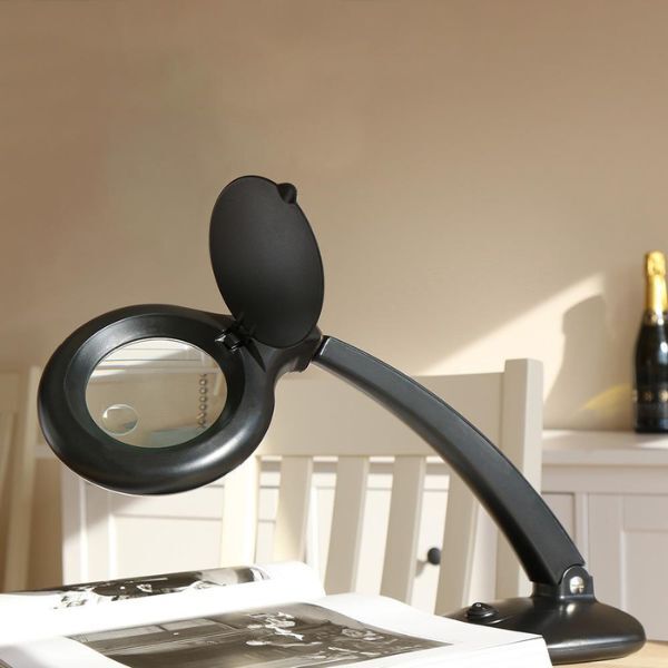 Lifemax magnifying light black 1.8x daylight bulb, UK version