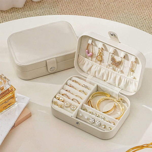 Livingandhome white PU leather jewellery box 17x12cm (British brand)