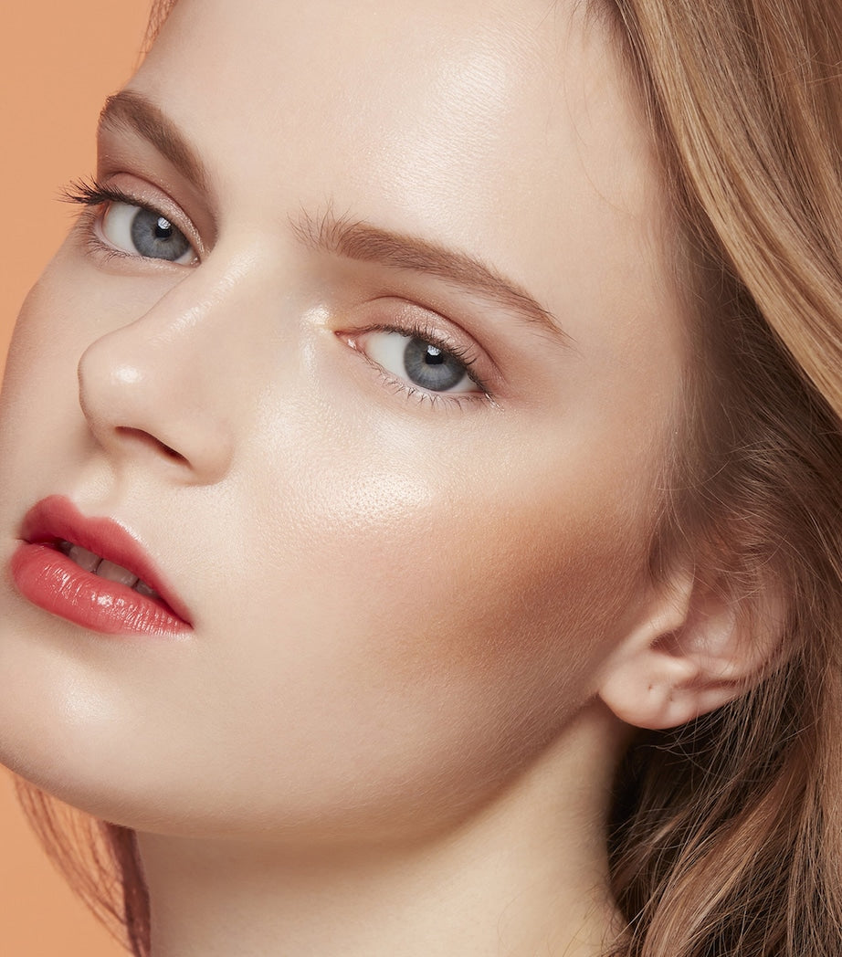 Clé de Peau Beauté luminizing face enhancer highlighter 10g (British brand)