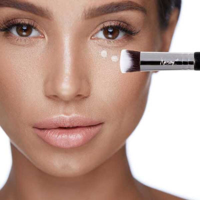 Superdrug Nanshy Concealer 3D Sminkekost- Kjøp online hos McGrocer