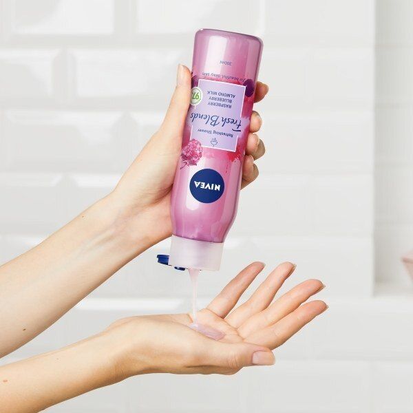 DNR NIVEA Fresh Blends Raspberry &amp;amp; Blueberry Shower Gel