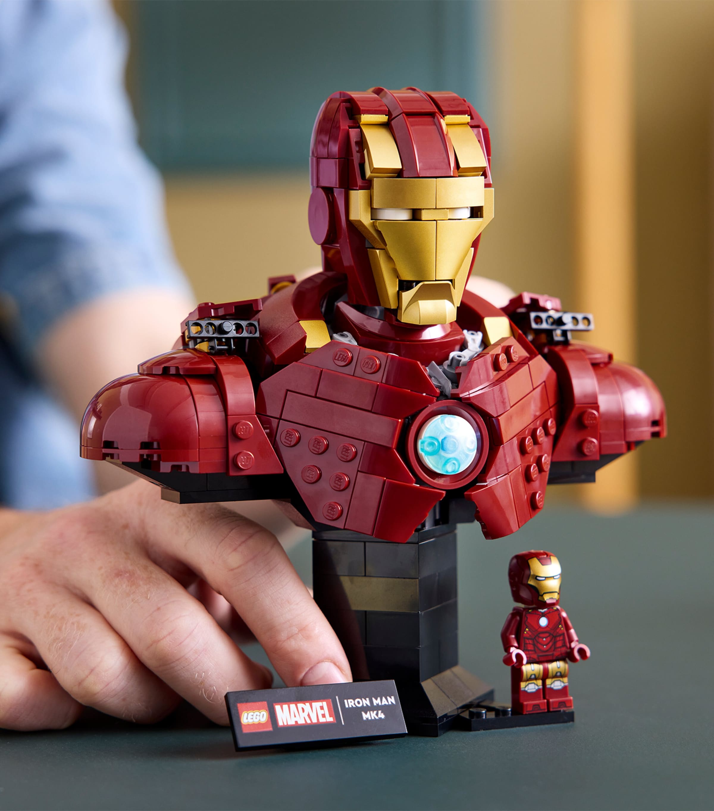 Lego Marvel Iron Man MK4 Bust set, UK version