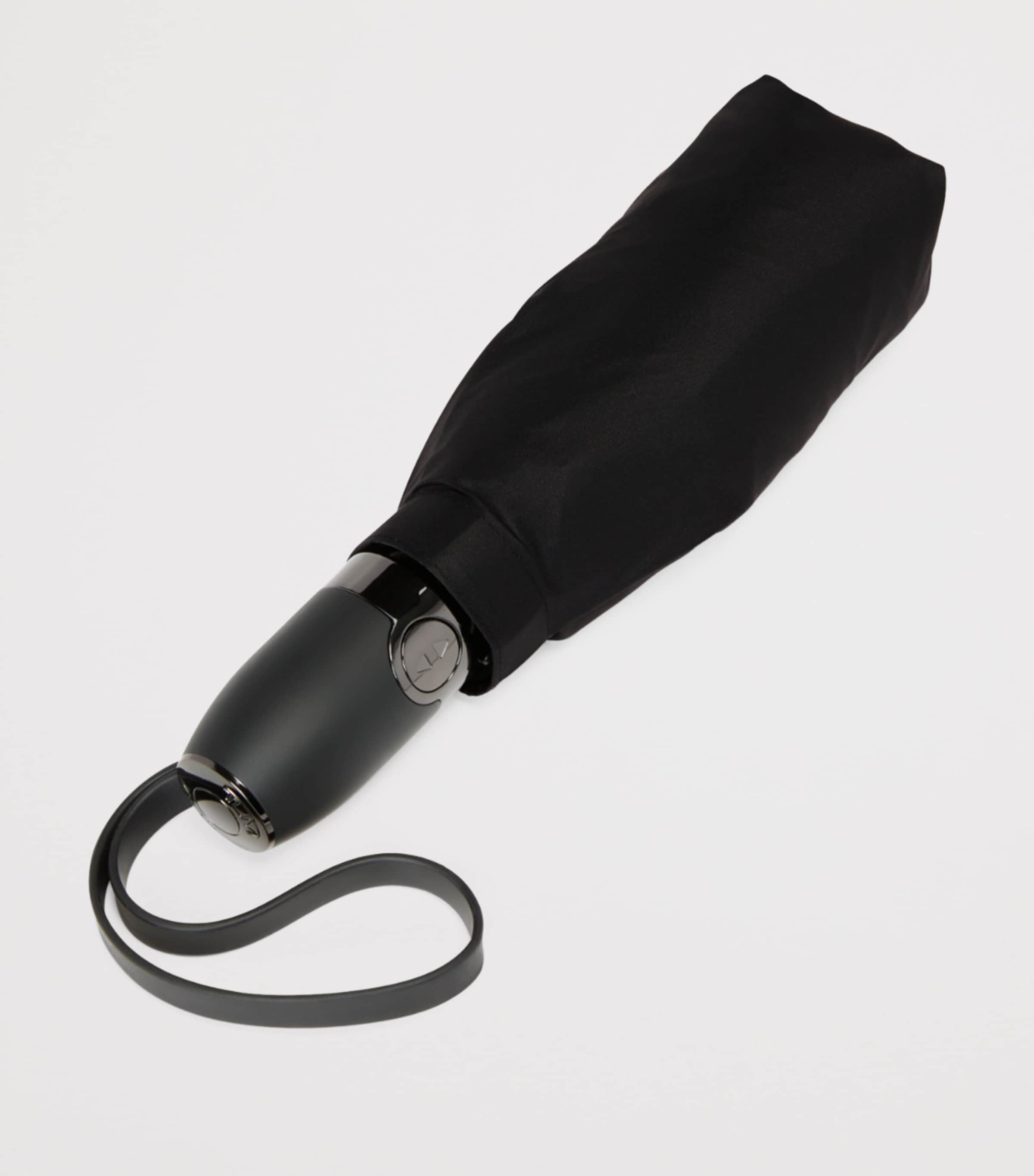Tumi compact folding umbrella with water-resistant nylon panels (British brand)