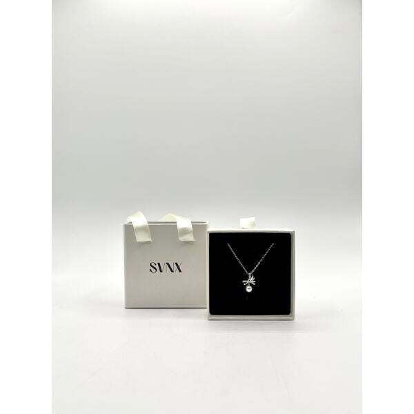 SVNX diamante bow pearl necklace 42cm - British product