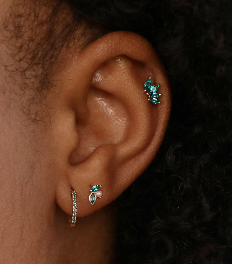Astrid & Miyu yellow gold and emerald stud earring - British product