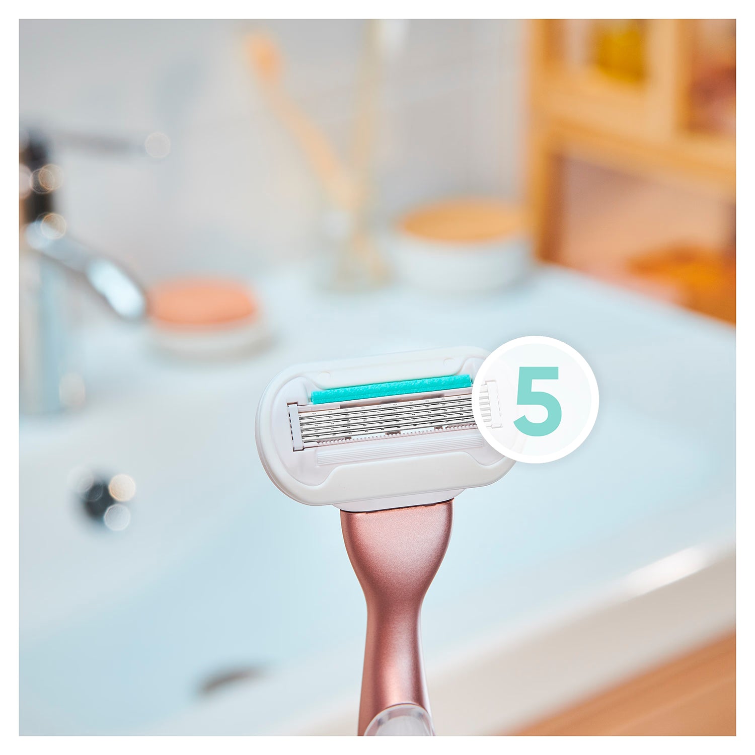 Venus Deluxe Smooth razor blade refills, UK version