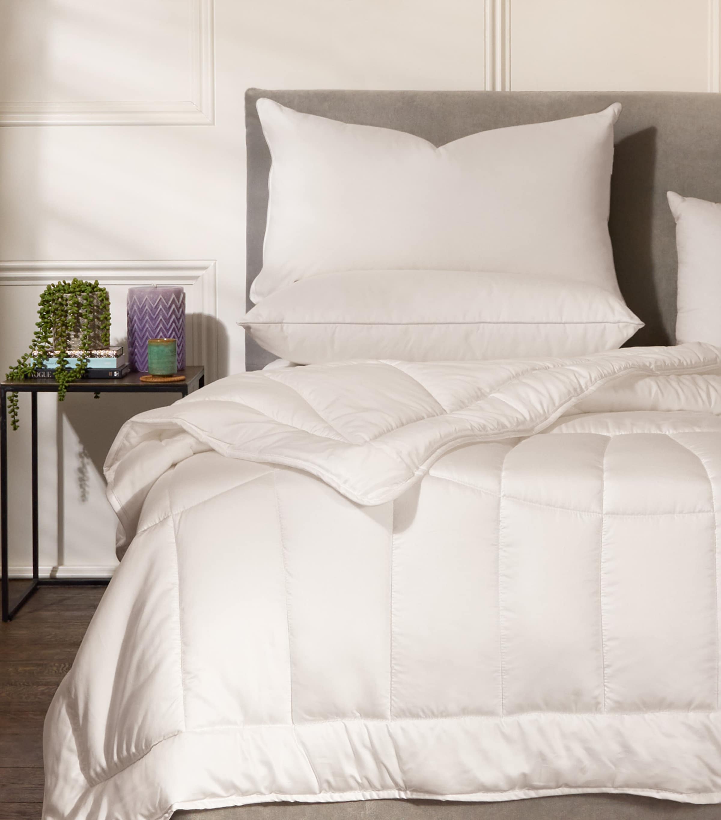 Harrods of London Kensington down-filled pillow 50cm x 90cm, UK version