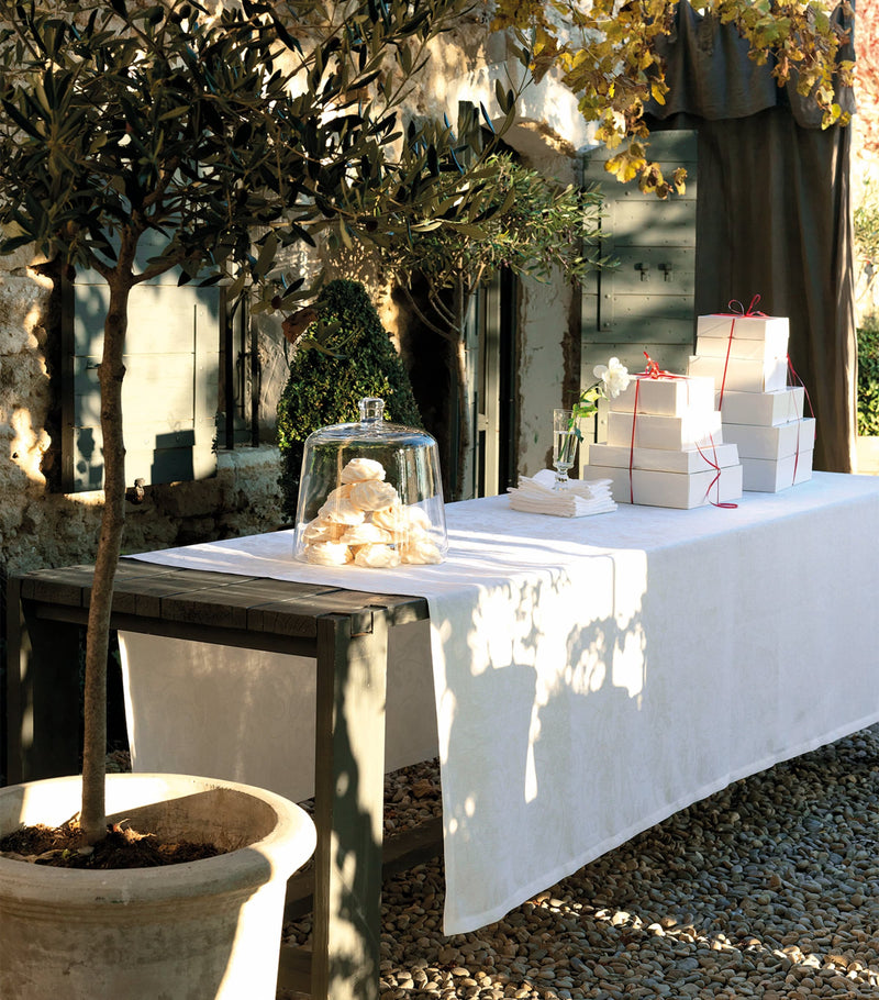 Le Jacquard Français Tivoli damask tablecloth 175cm x 250cm, UK version