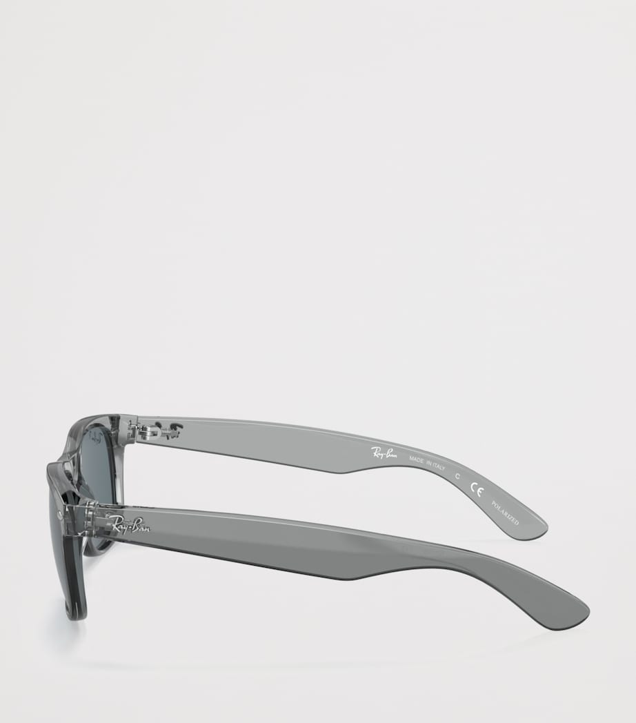 Lunettes de soleil classiques Ray-Ban New Wayfarer modèle 0RB2132 (marque britannique)