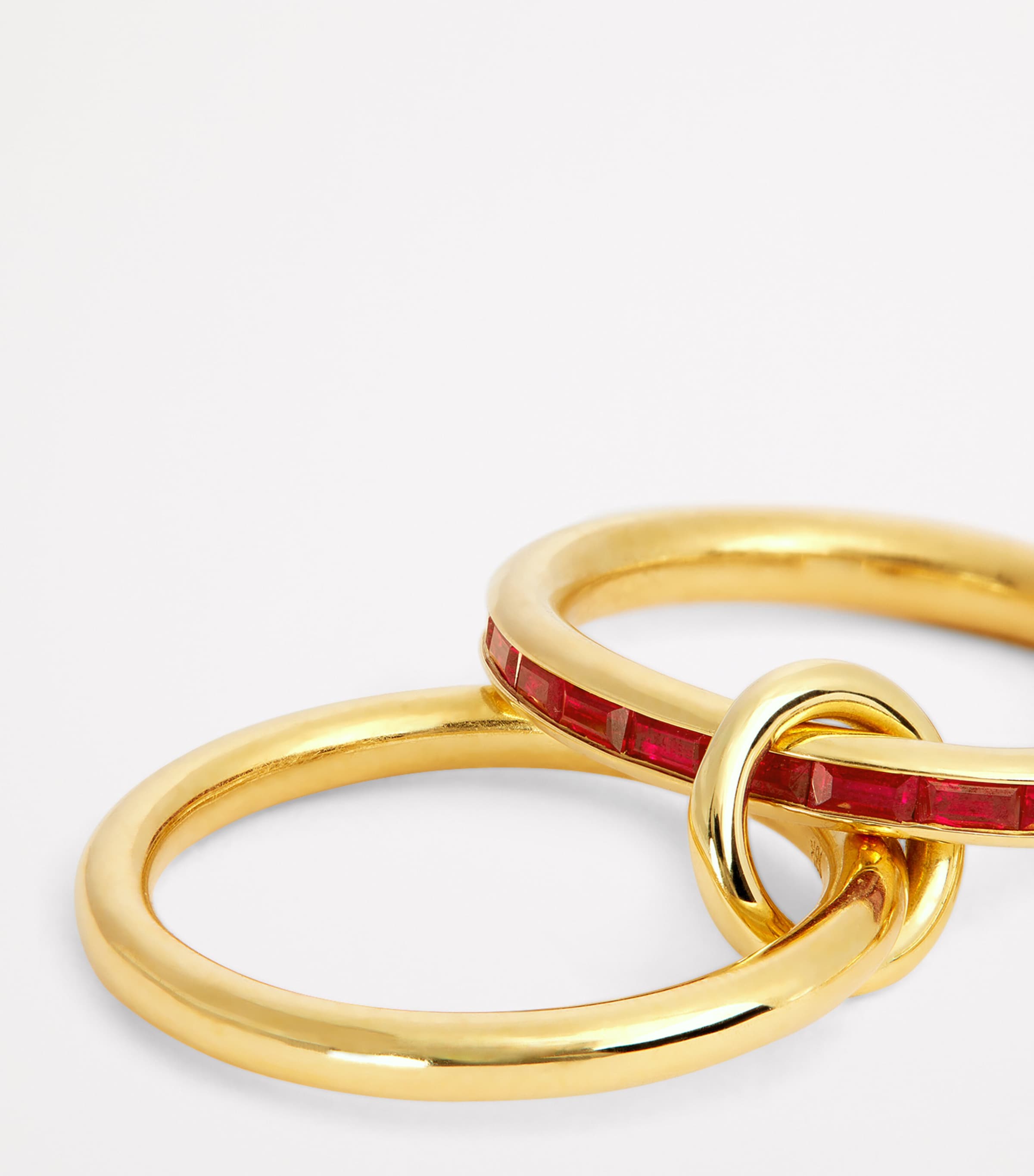 Spinelli Kilcollin Pyrus ring yellow gold ruby, imported from the UK