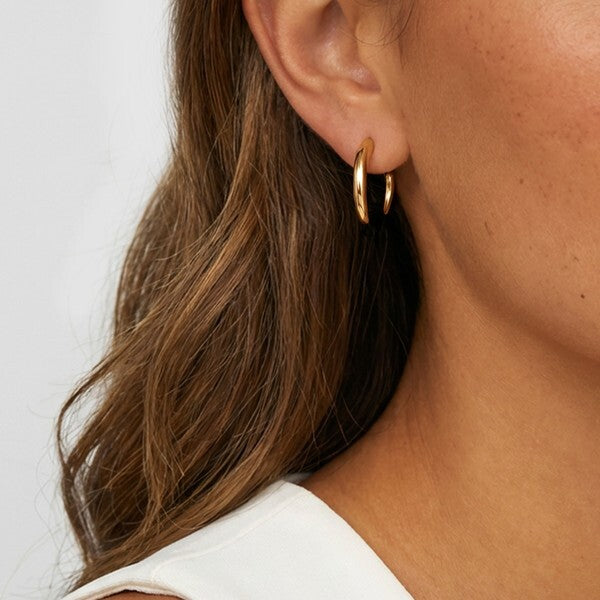 MUCHV gold pull-through hoop earrings 1cm (British brand)