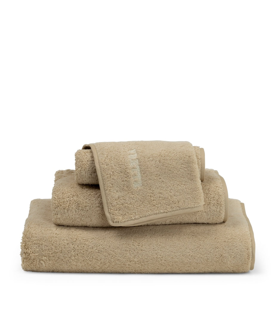 Frette Unito wash cloth 30cm x 30cm, imported from the UK