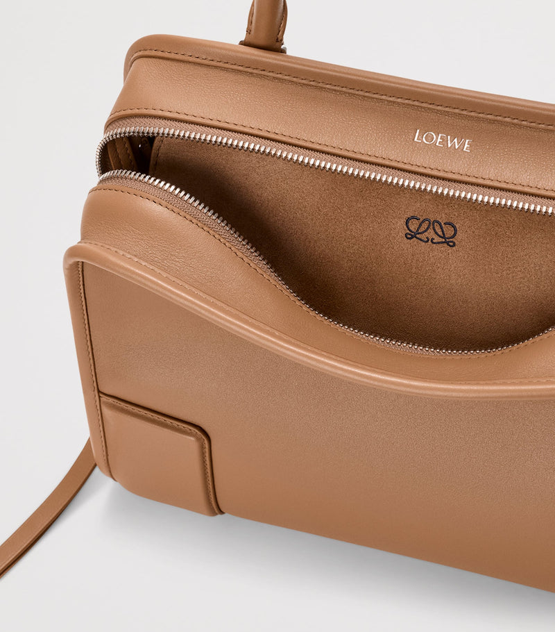 LOEWE Amazona 180 Kalbsleder-Henkeltasche (britische Marke)