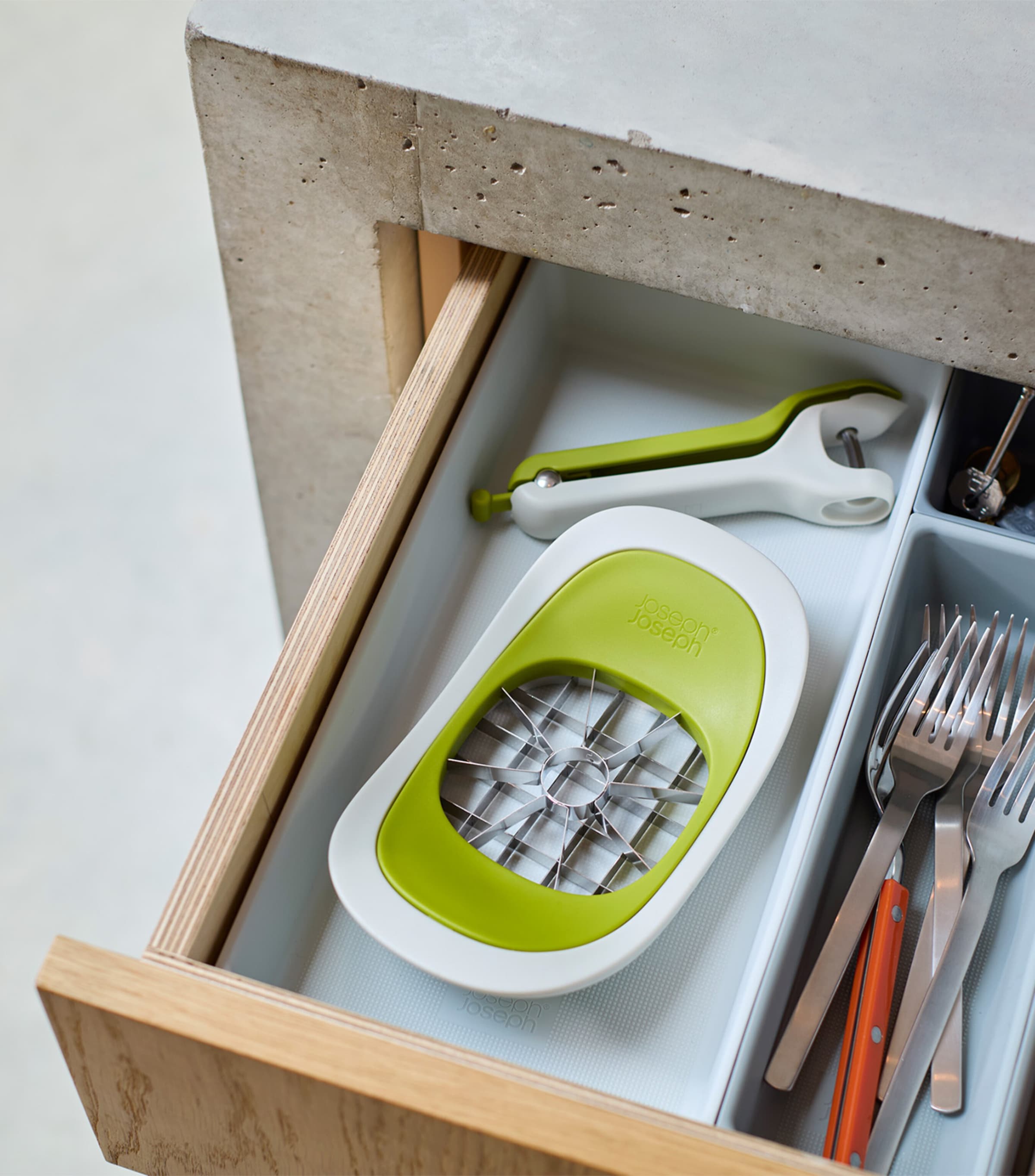 Joseph Joseph Nest Press 2-in-1 corer and chipper, UK version