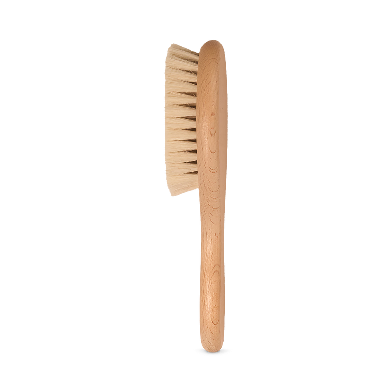 Baby brush with 100% goat hair bristles and wooden handle, UK version