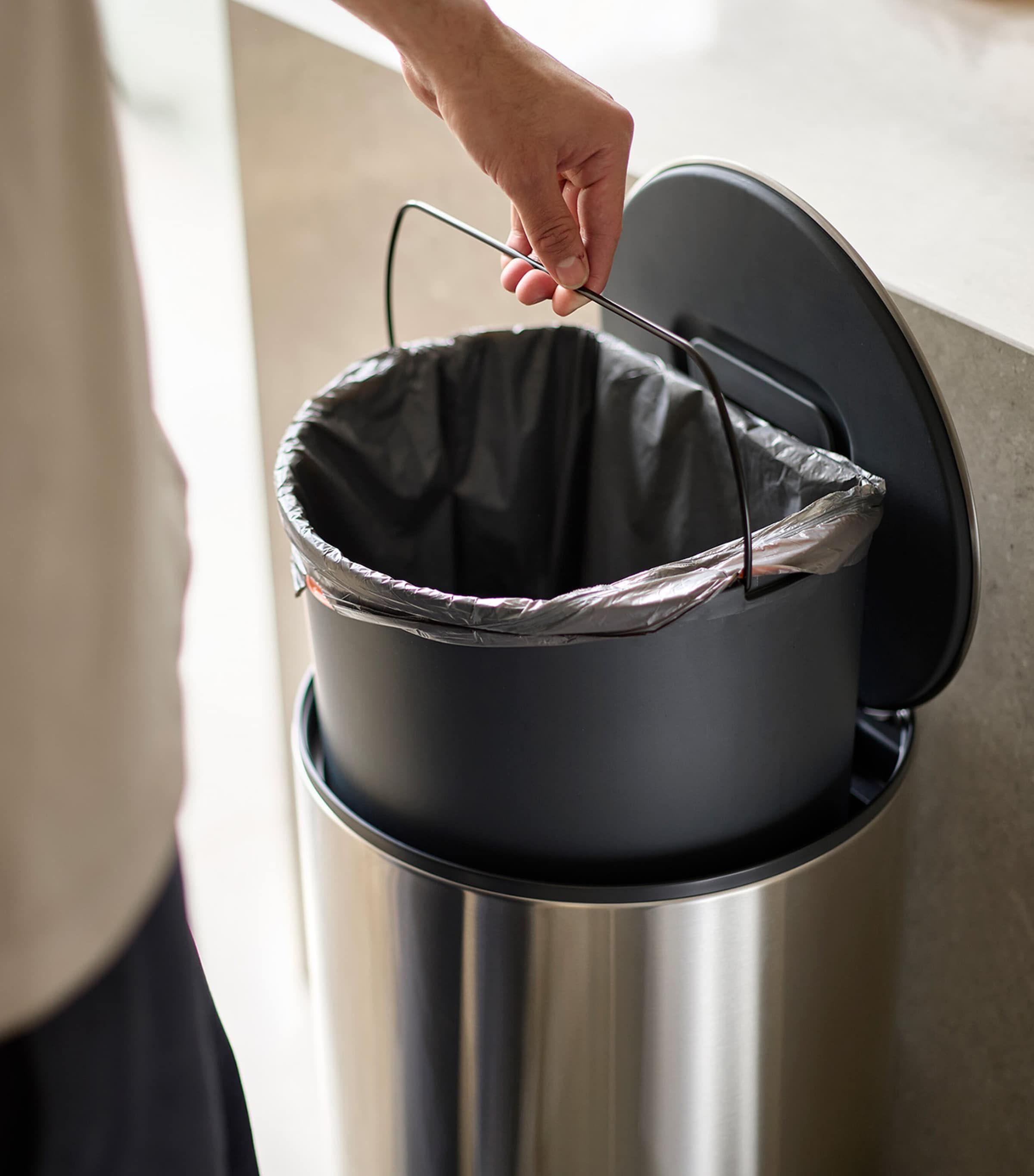 Joseph Joseph large Arc pedal bin 30L, UK version
